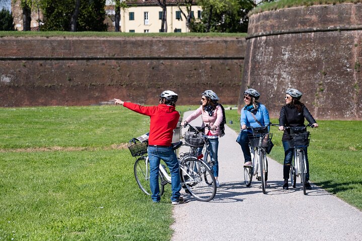Lucca Bikes and Bites with food tastings for Small Groups or Private