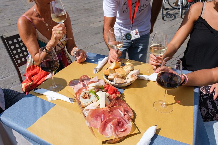 Lucca Bikes and Bites with food tastings for Small Groups or Private