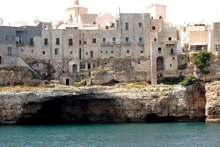 Polignano a Mare boat tour emotions, caves, diving and appetizers