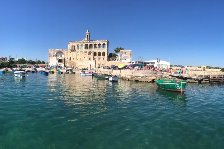 Polignano a Mare boat tour emotions, caves, diving and appetizers