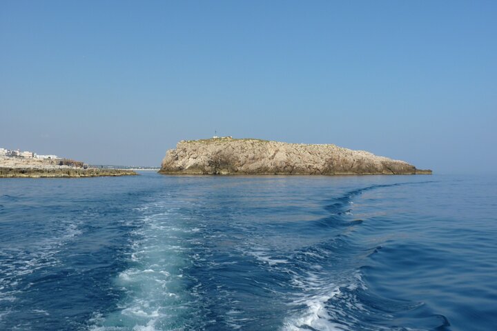 Polignano a Mare boat tour emotions, caves, diving and appetizers