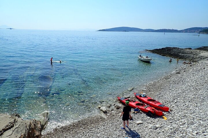 Bits of History - Half day kayak Tour with Wine delight
