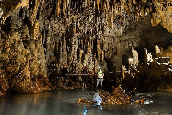 Full-Day Tour to the Rey Marcos Caves & Nature from Coban
