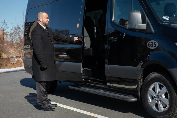 New York City Airport Arrival Transfer by Sprinter LGA JFK EWR