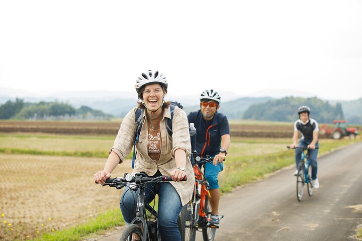 Guided Cycling Tour in Hagi with Sake Brewery Visit