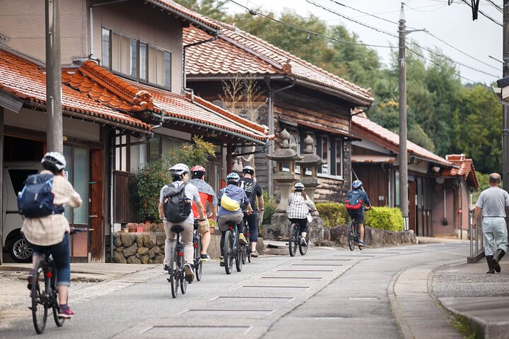 Guided Cycling Tour in Hagi with Sake Brewery Visit