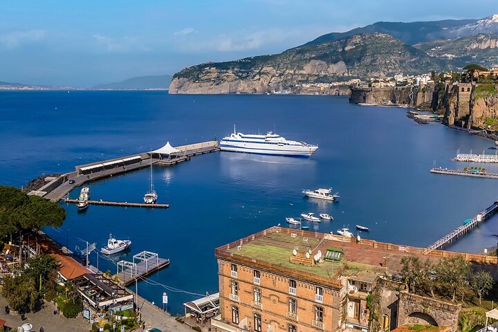 Private Transfer from Naples to Sorrento or from Sorrento to Naples