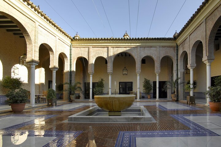 2-Hour Carmona Tour: Alcazar and Church of Santa Maria