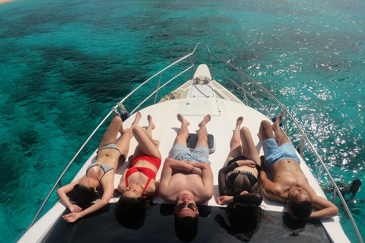 Full Day Trip to Explore 6 Destinations in Labuan Bajo and Komodo