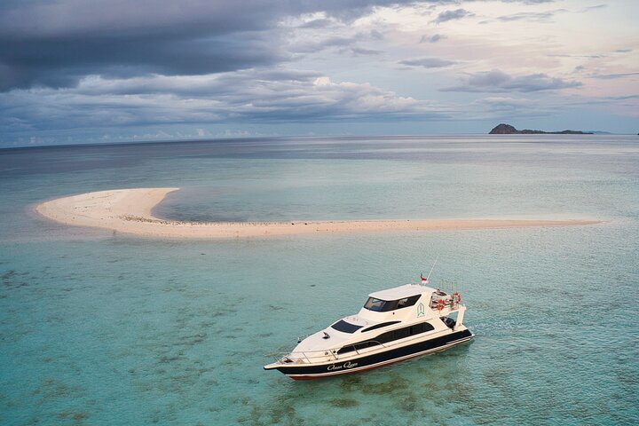 Full Day Trip to Explore 6 Destinations in Labuan Bajo and Komodo