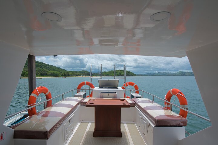 Full Day Trip to Explore 6 Destinations in Labuan Bajo and Komodo