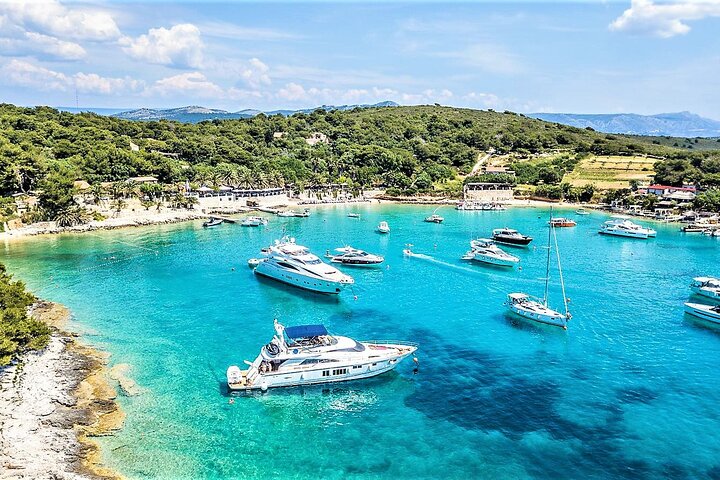 Blue cave group tour with swimming and snorkelling from Hvar