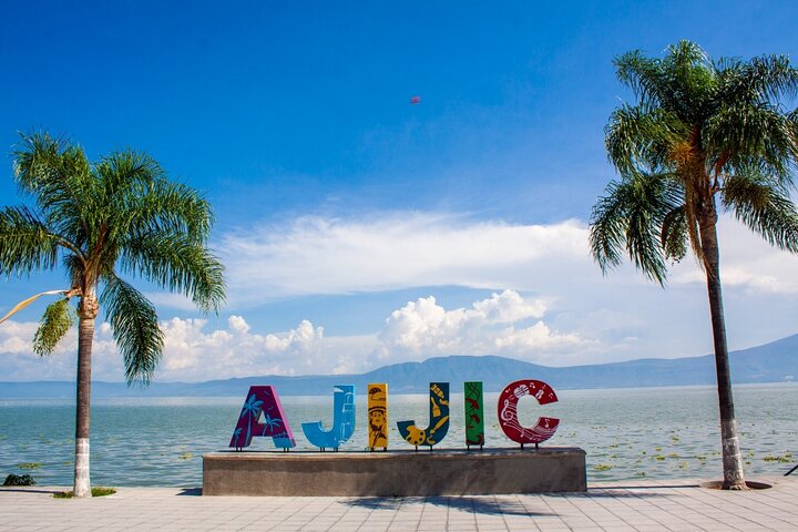 Tour to Lake Chapala, MAGIC TOWN of Ajijic from Guadalajara