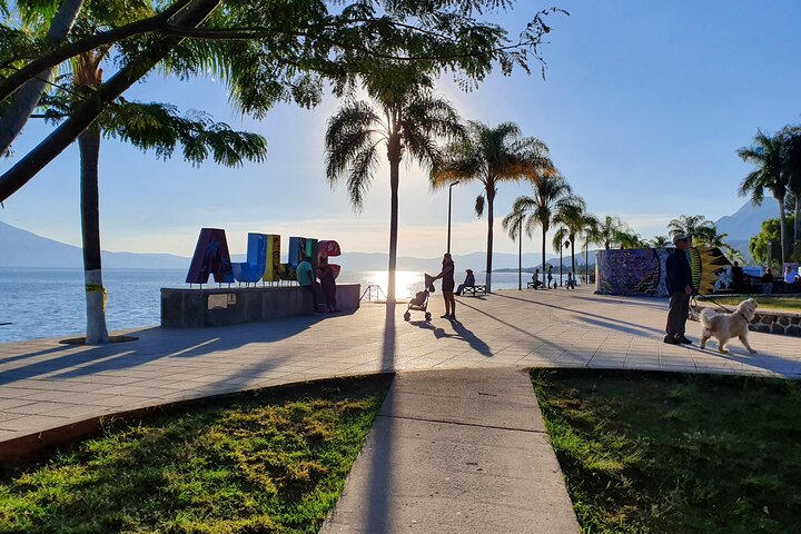 Tour to Lake Chapala, MAGIC TOWN of Ajijic from Guadalajara