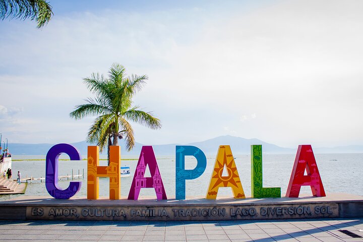 Tour to Lake Chapala, MAGIC TOWN of Ajijic from Guadalajara