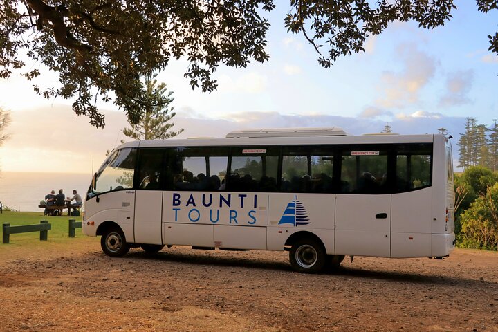 Island Orientation Package incl. Return Airport Transfers & Tour