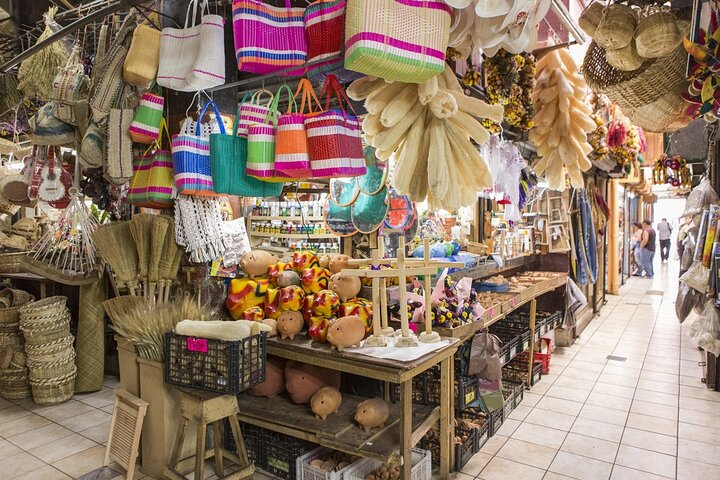 San Jose: Bites and Sights Walking Food Tour including Markets