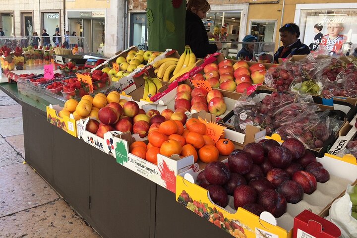 Verona walking tour:food&wine,history lunch or dinner & funicular