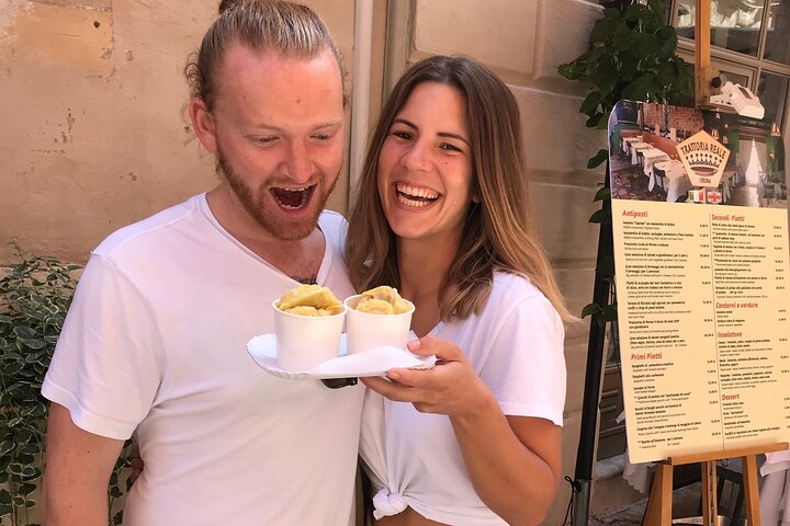 Verona walking tour:food&wine,history lunch or dinner & funicular
