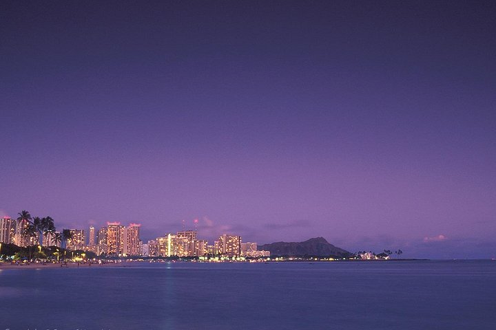 Honolulu: Pacific Star Sunset Dinner Cruise and Show