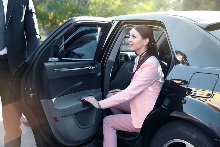 Private Transfer: Buffalo Airport to Niagara Falls Canada