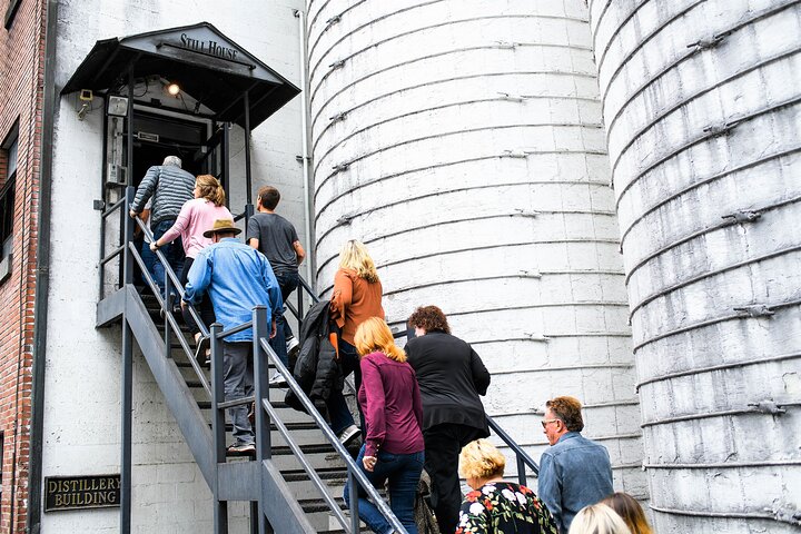 Nashville to Jack Daniel's Distillery Bus Tour + Whiskey Tastings