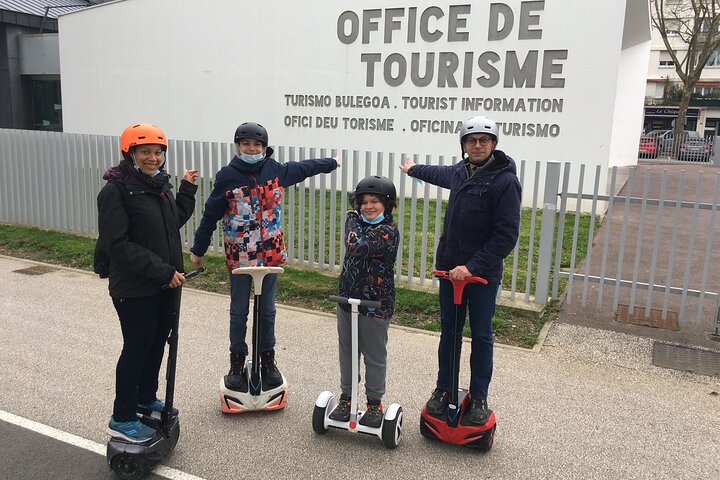 Unusual and ecological ride on a Segway and electric bike in Bayonne