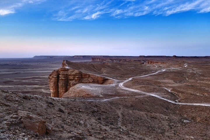 Edge of the World Hike Riyadh | 4x4 Safari & Bat Cave
