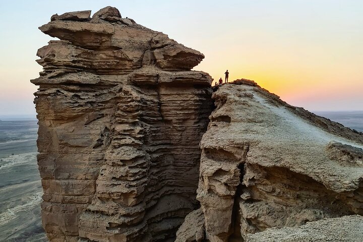Edge of the World Hike Riyadh | 4x4 Safari & Bat Cave