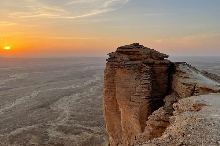 Edge of the World Hike Riyadh | 4x4 Safari & Bat Cave