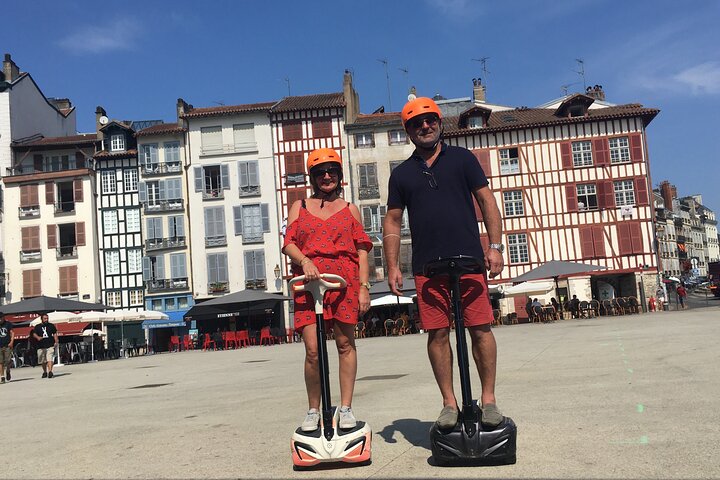 Unusual and ecological ride on a Segway and electric bike in Bayonne