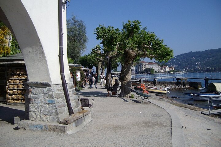Stresa: 1-Day 3 Borromean Islands Hop-On Hop-Off Boat Tour
