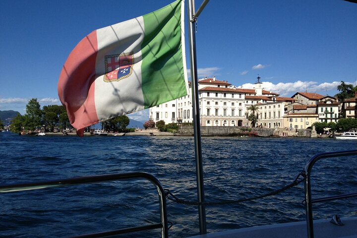 Stresa: 1-Day 3 Borromean Islands Hop-On Hop-Off Boat Tour