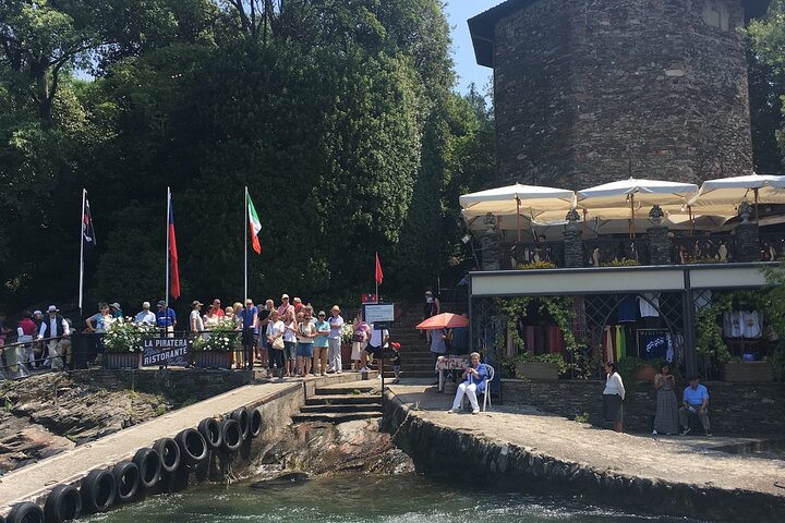 Stresa: 1-Day 3 Borromean Islands Hop-On Hop-Off Boat Tour
