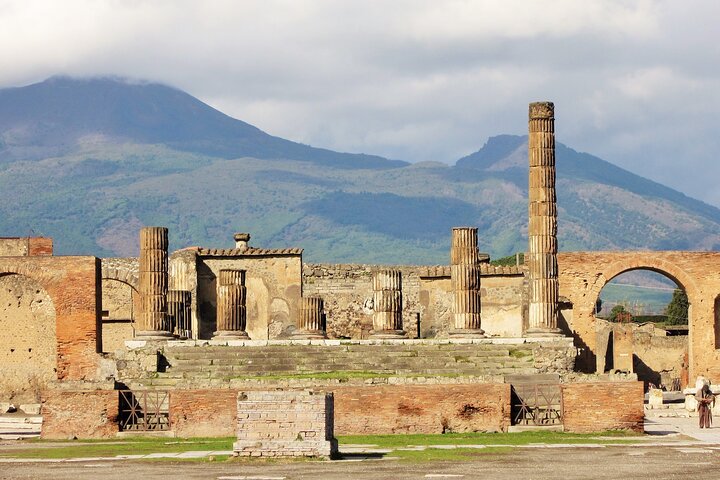 Pompeii private tour with an Official Guide