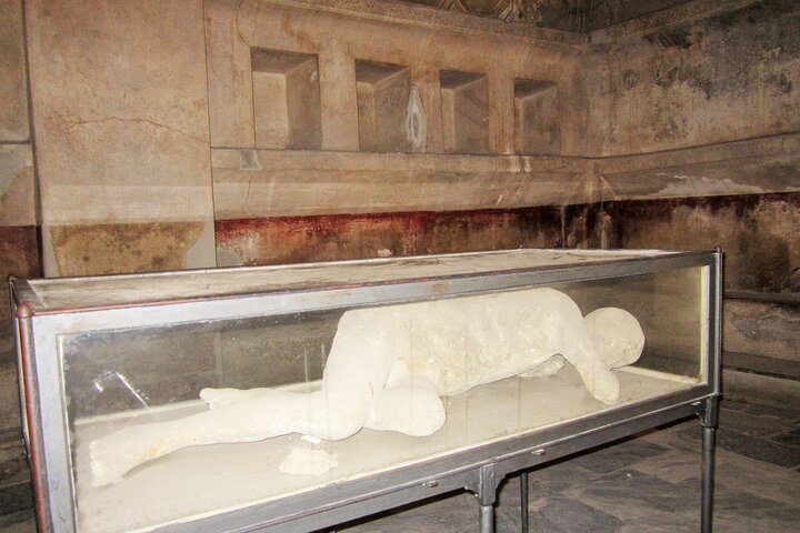 Pompeii private tour with an Official Guide