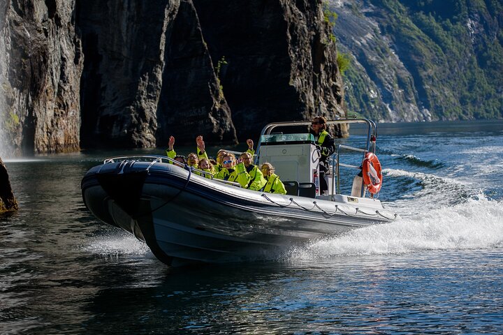 Geiranger: RIB Fjordsafari Geirangefjord