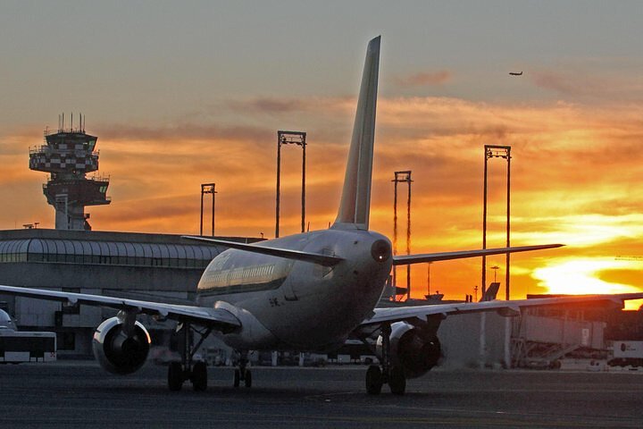 Luxury Private day Transfer from Malpensa Airport to Milan center