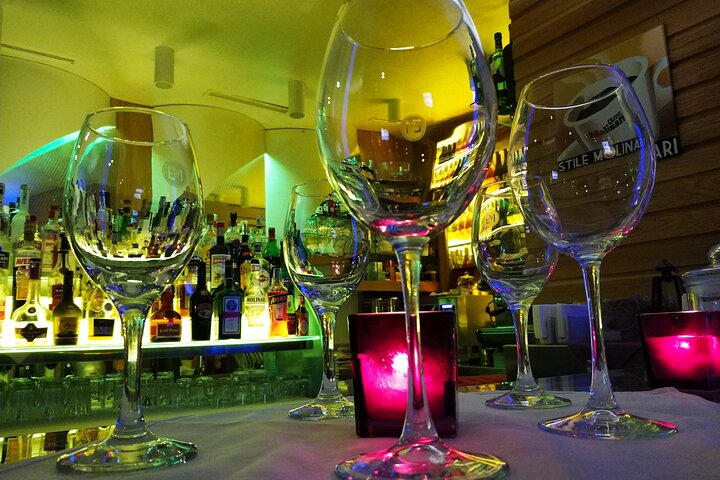 Private 2-Hour Workshop of Bottles or Clocks Painting