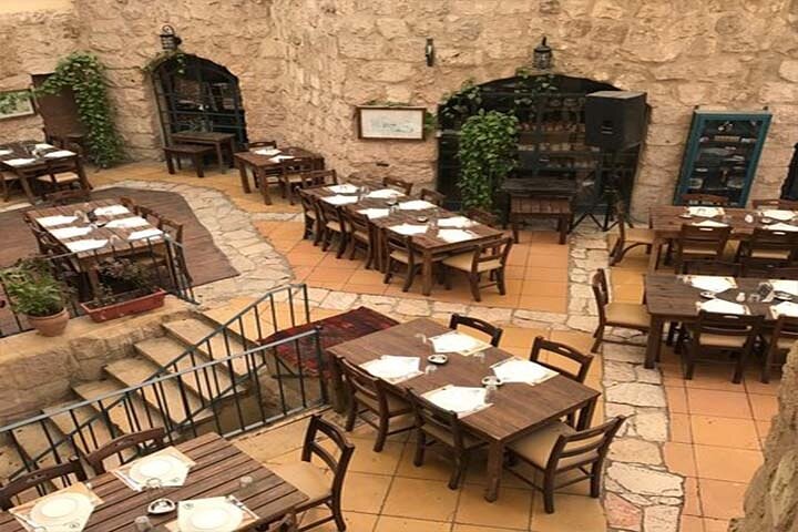 Private Madaba Haret Jdoudna Restaurant Lunch or Dinner from Dead Sea