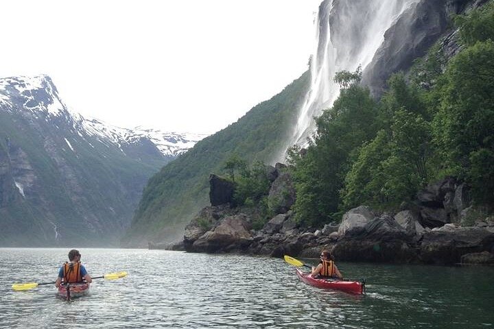 Guided kayak tour "The Seven Sister Tour" on the Geiranger Fjord - 4 h