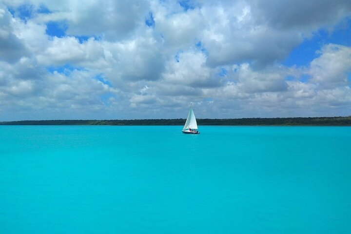 Sailing Tour through the Laguna de los Siete Colores