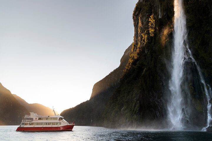 Milford Sound Flight & Cruise Day Trip from Queenstown