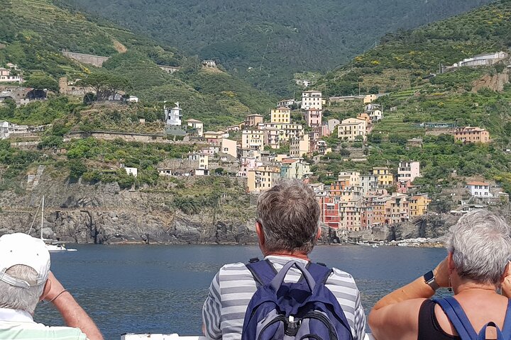 Cinque Terre Small Group Tour by Minivan from Lucca