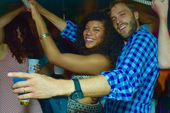 Aruba Nightlife Party Bus Tour, Free Cocktails, Live DJ & Host