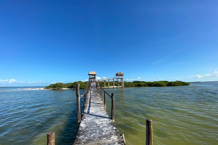 Boat Tour of Three Islands in Holbox with Transportation