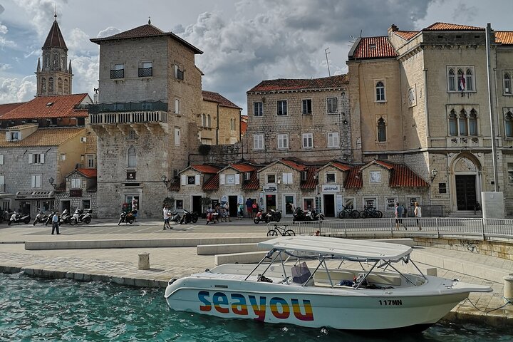Private Blue Lagoon and UNESCO town Trogir 5h Boat Tour for 12