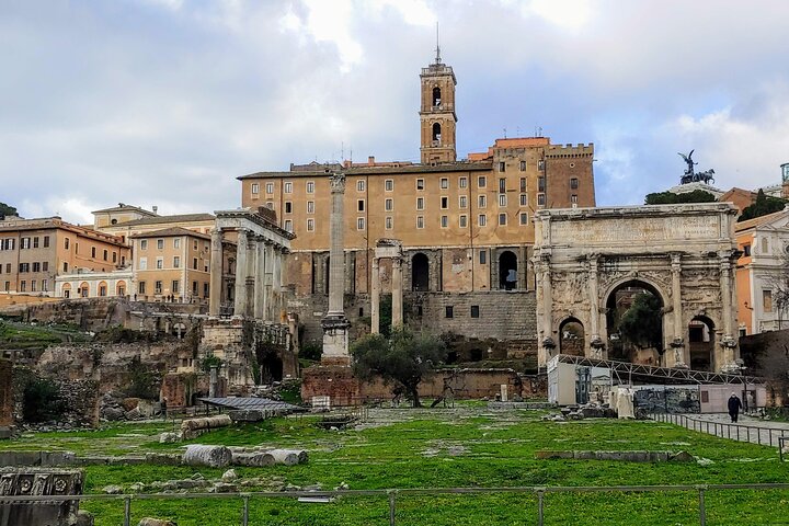 Rome: Colosseum Guided Tour with Roman Forum and Palatine Hill