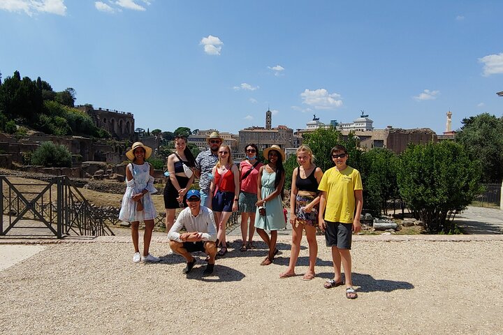 Rome: Colosseum Guided Tour with Roman Forum and Palatine Hill
