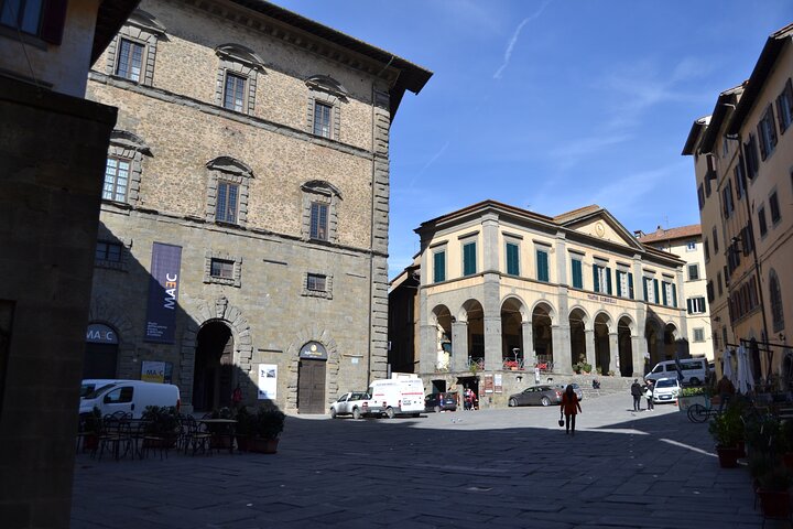 Walking Tour in Cortona